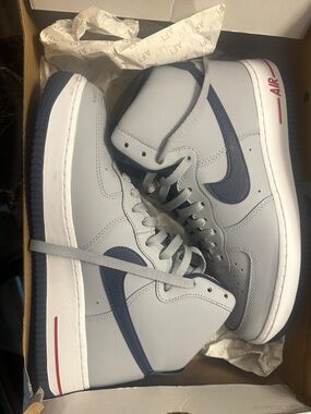 Nike Mid-Top Sneakers in Light Gray, Navy & Red Accent